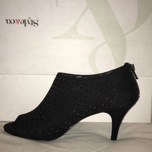 NWT black booties